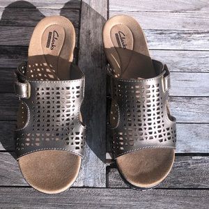 Clarks sandals size 7.5